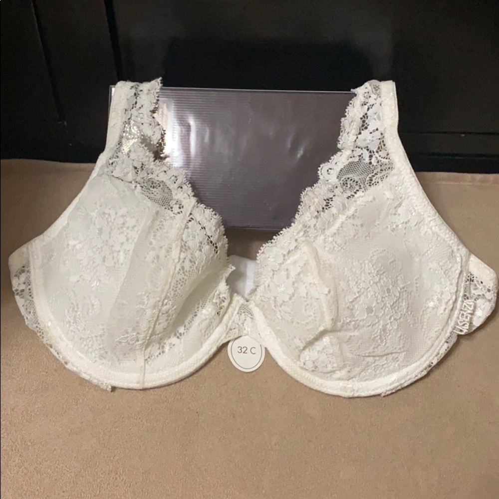 Brand New Sexy La Senza Lace Bra